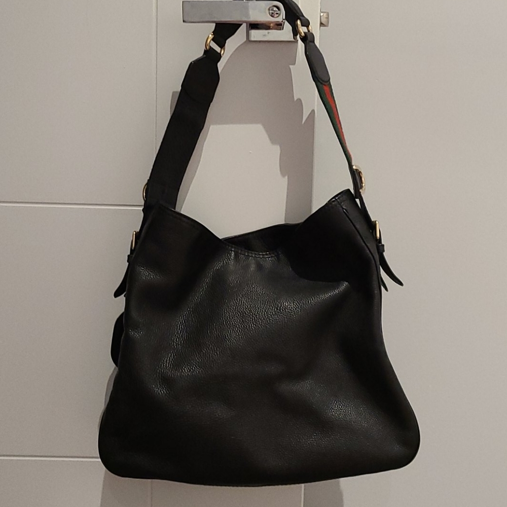 Authentic Leather Gucci purse